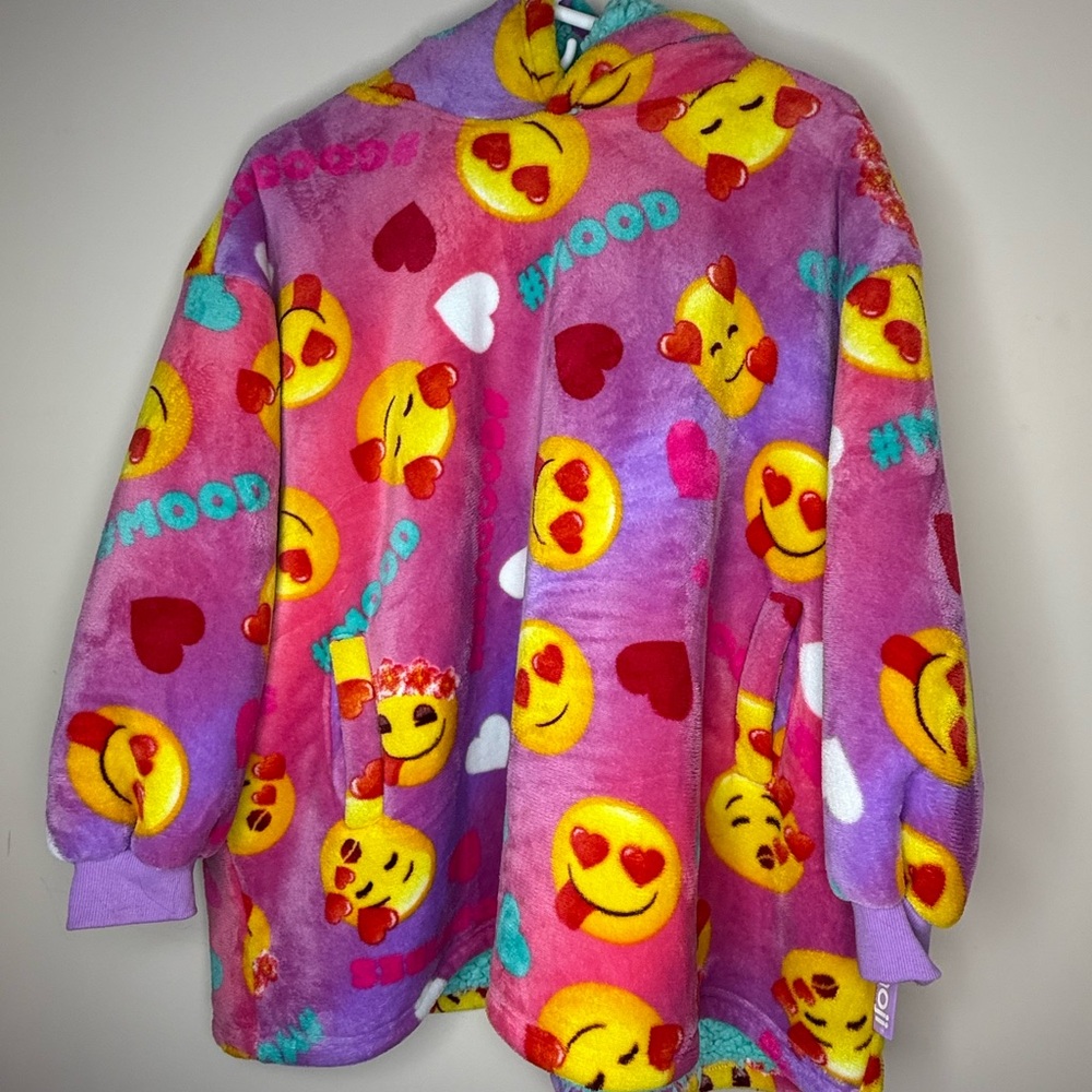 Emoji Kids Snuggie